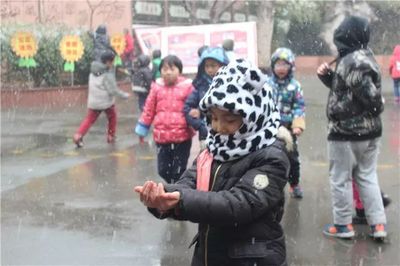 久在晴冬盼雪来,校园轻覆为谁留---天桥最美校园雪景看过来~~