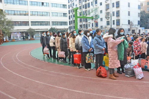 捐衣遇冬至 温暖千万家 惠济区东风路小学爱心捐衣活动
